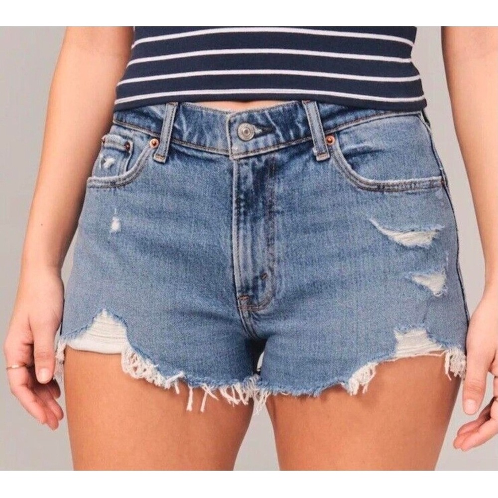 Abercrombie & Fitch Curve Love Mid Rise Mom Shorts Distressed 31 12 Medium Wash